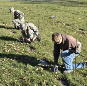 Wreaths program seeks rebar donations